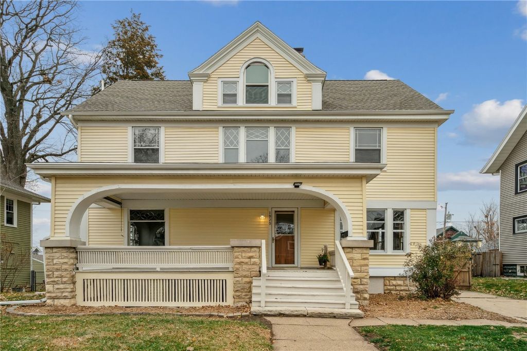 1920 4th Avenue SE, Cedar Rapids, IA 52403