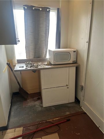 436 Brownsville Rd, Mt Oliver, PA 15210