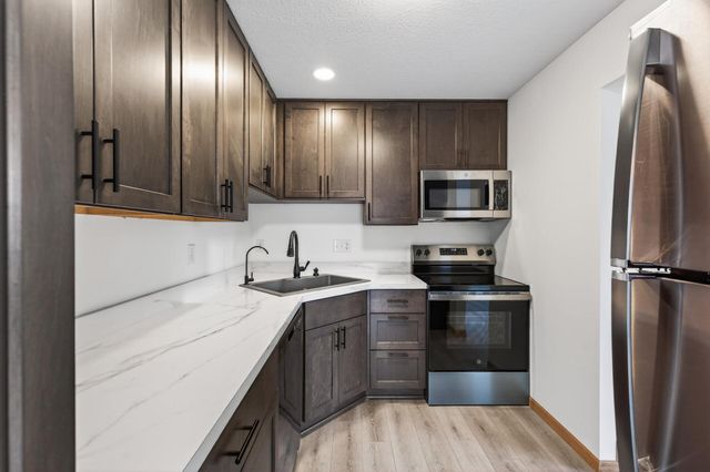 5127 84th Court N, Brooklyn Park, MN 55443