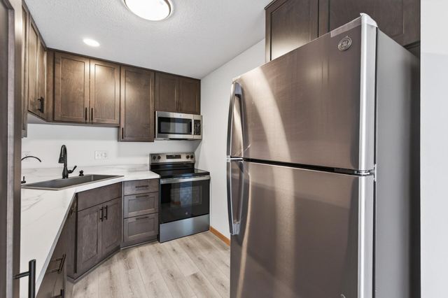 5127 84th Court N, Brooklyn Park, MN 55443