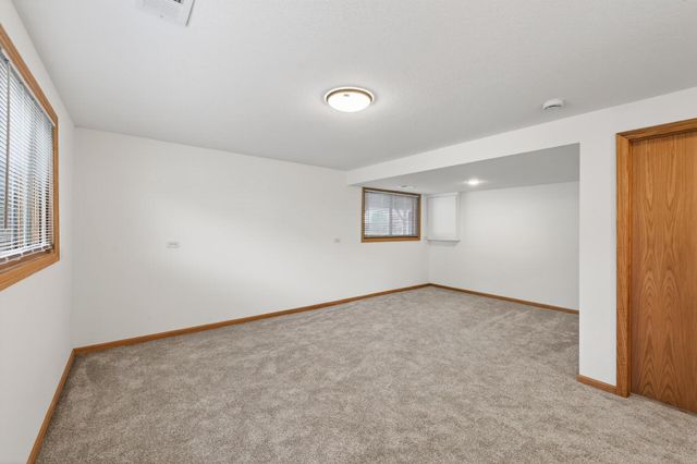 5127 84th Court N, Brooklyn Park, MN 55443