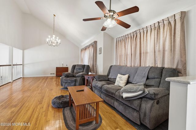 18 Barbara Lane, Oakhurst, NJ 07755