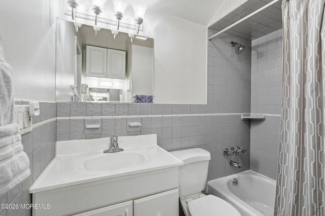 18 Barbara Lane, Oakhurst, NJ 07755