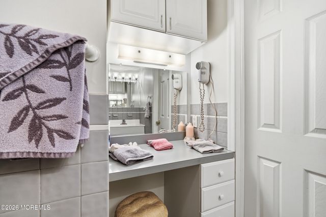 18 Barbara Lane, Oakhurst, NJ 07755