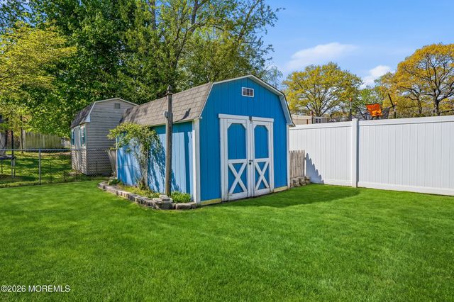 18 Barbara Lane, Oakhurst, NJ 07755