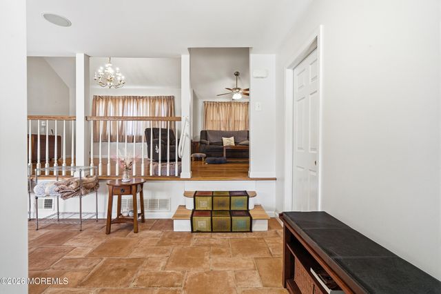 18 Barbara Lane, Oakhurst, NJ 07755