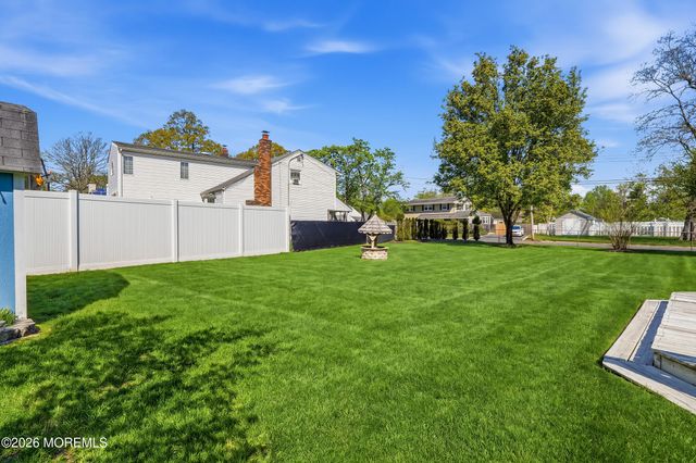 18 Barbara Lane, Oakhurst, NJ 07755