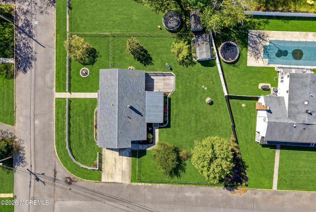 18 Barbara Lane, Oakhurst, NJ 07755