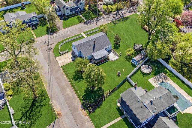 18 Barbara Lane, Oakhurst, NJ 07755