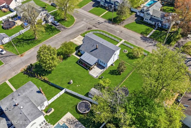 18 Barbara Lane, Oakhurst, NJ 07755