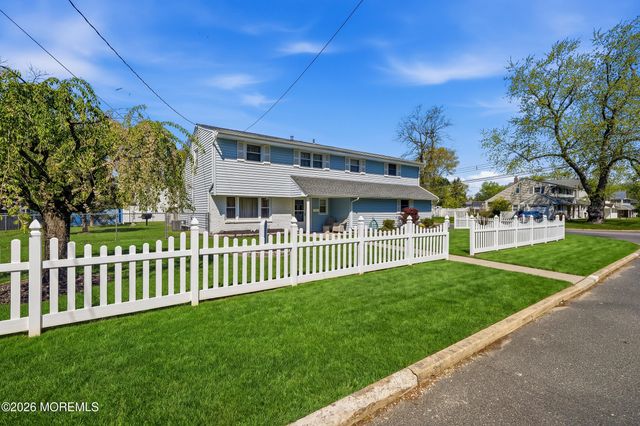 18 Barbara Lane, Oakhurst, NJ 07755