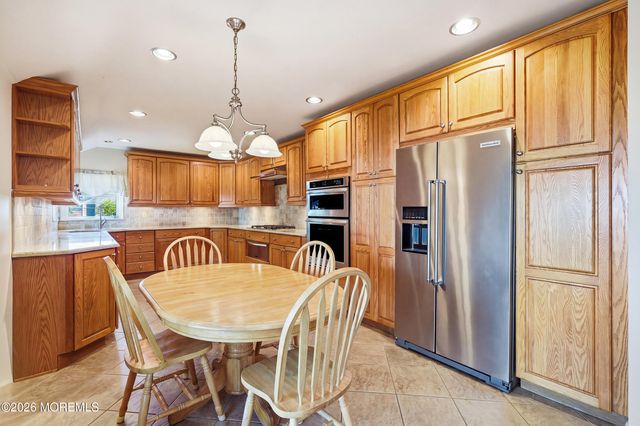 18 Barbara Lane, Oakhurst, NJ 07755