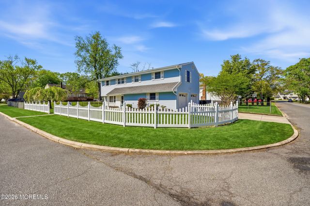 18 Barbara Lane, Oakhurst, NJ 07755