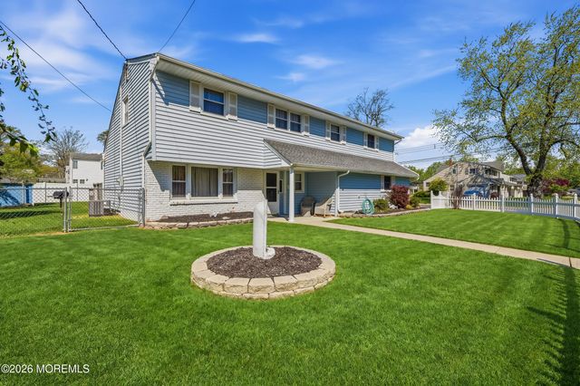 18 Barbara Lane, Oakhurst, NJ 07755