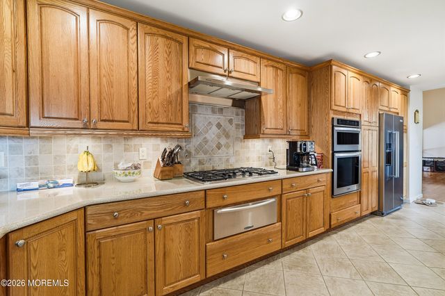 18 Barbara Lane, Oakhurst, NJ 07755