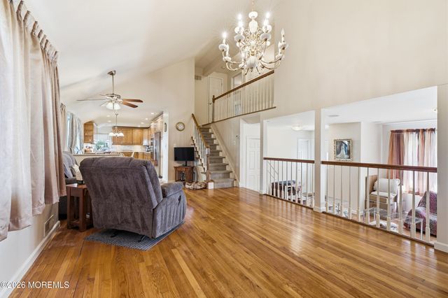 18 Barbara Lane, Oakhurst, NJ 07755