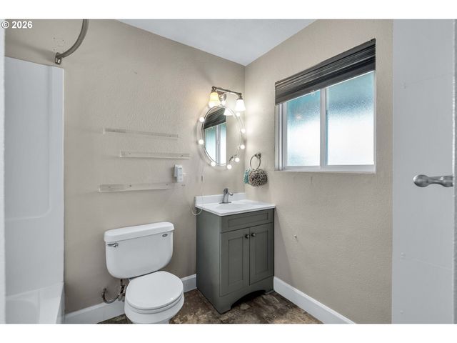 9333 N LOMBARD St 19, Portland, OR 97203