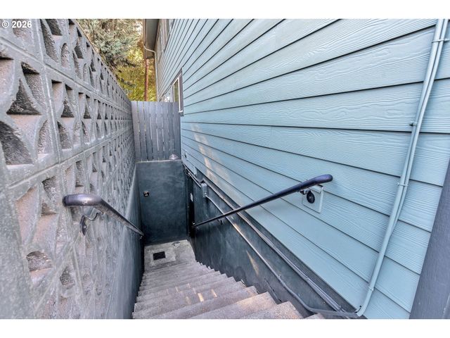 9333 N LOMBARD St 19, Portland, OR 97203