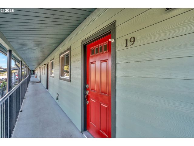 9333 N LOMBARD St 19, Portland, OR 97203