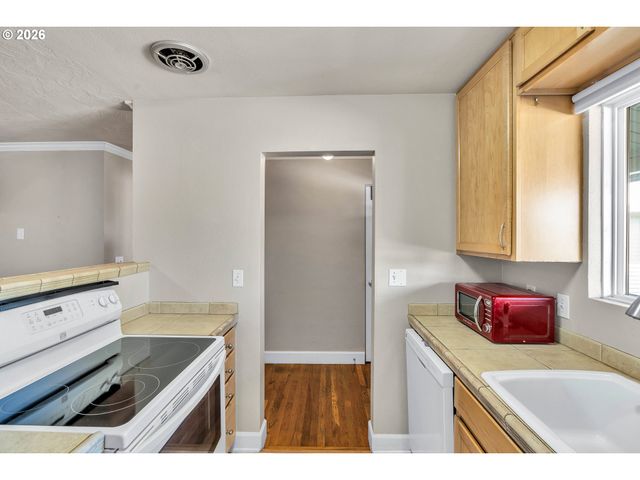 9333 N LOMBARD St 19, Portland, OR 97203