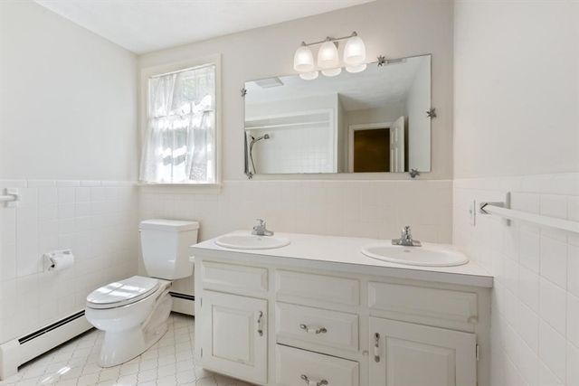135 Raleigh Tavern Lane, North Andover, MA 01845