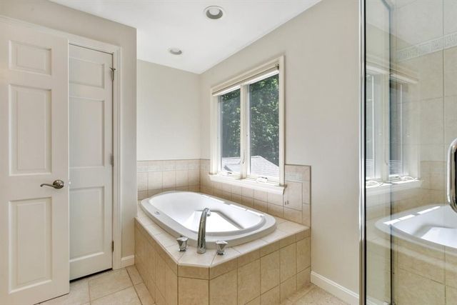135 Raleigh Tavern Lane, North Andover, MA 01845