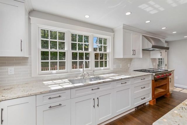 135 Raleigh Tavern Lane, North Andover, MA 01845