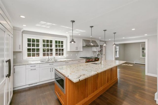 135 Raleigh Tavern Lane, North Andover, MA 01845
