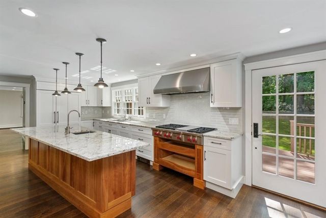 135 Raleigh Tavern Lane, North Andover, MA 01845