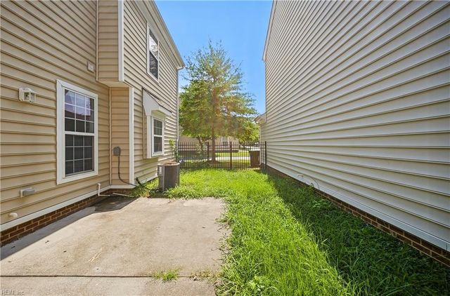 8236 Lee Hall AVE, Suffolk, VA 23435
