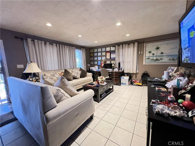 828 N Angeleno, Azusa, CA 91702