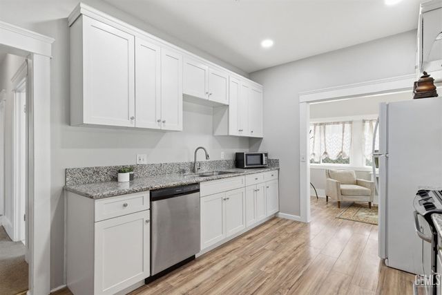 2416 Sunset Avenue, Bakersfield, CA 93304