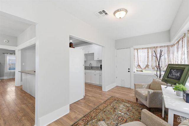 2416 Sunset Avenue, Bakersfield, CA 93304