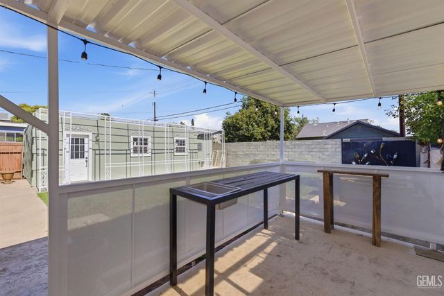 2416 Sunset Avenue, Bakersfield, CA 93304