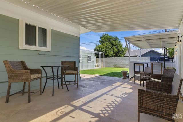 2416 Sunset Avenue, Bakersfield, CA 93304