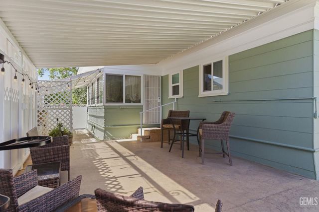 2416 Sunset Avenue, Bakersfield, CA 93304