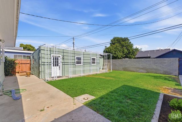 2416 Sunset Avenue, Bakersfield, CA 93304