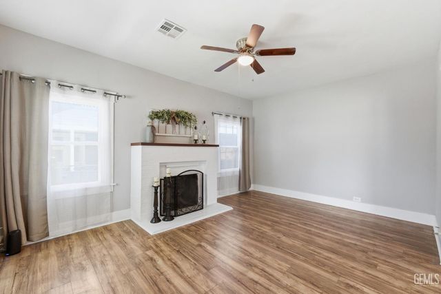 2416 Sunset Avenue, Bakersfield, CA 93304