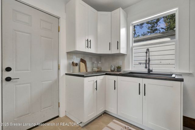 1428 E Cesar E Chavez Avenue, Lansing, MI 48906