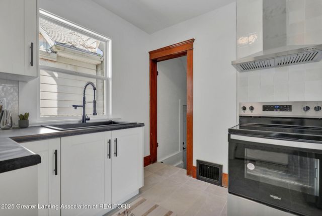 1428 E Cesar E Chavez Avenue, Lansing, MI 48906