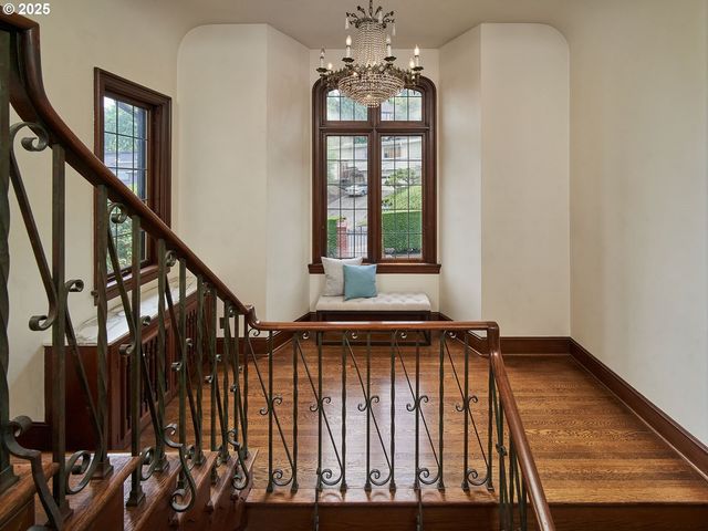 2611 Nw WESTOVER Rd, Portland, OR 97210