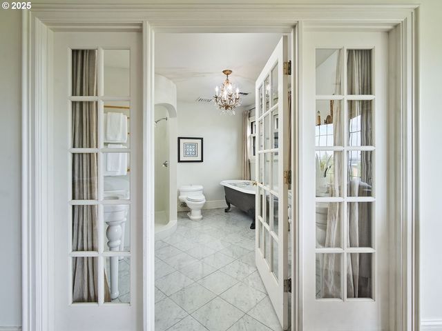 2611 Nw WESTOVER Rd, Portland, OR 97210