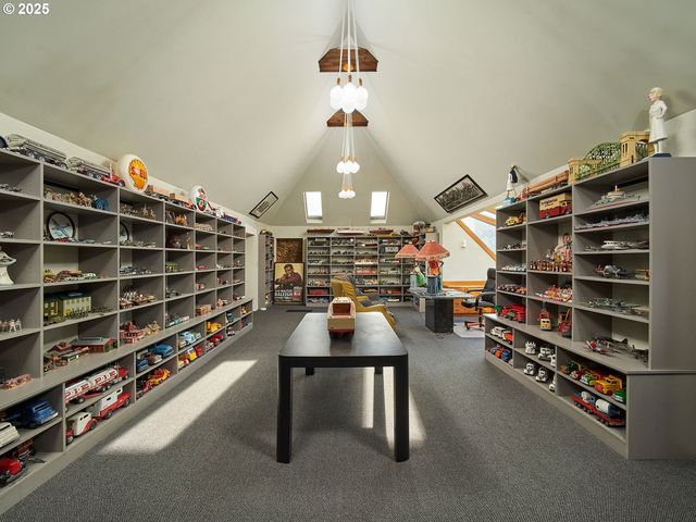 2611 Nw WESTOVER Rd, Portland, OR 97210