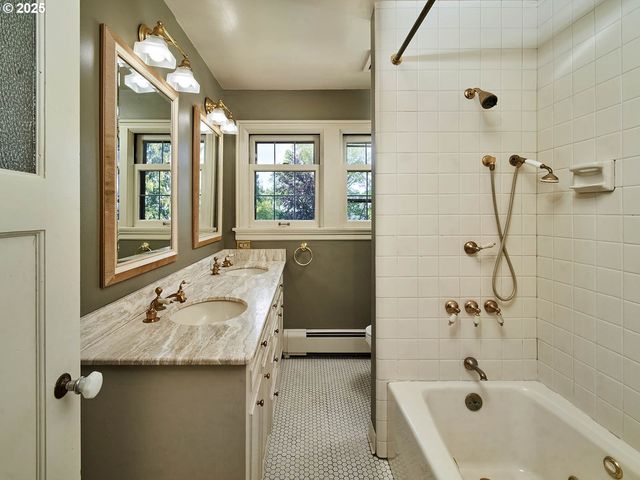 2611 Nw WESTOVER Rd, Portland, OR 97210