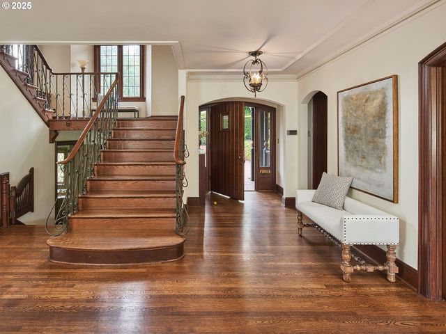 2611 Nw WESTOVER Rd, Portland, OR 97210