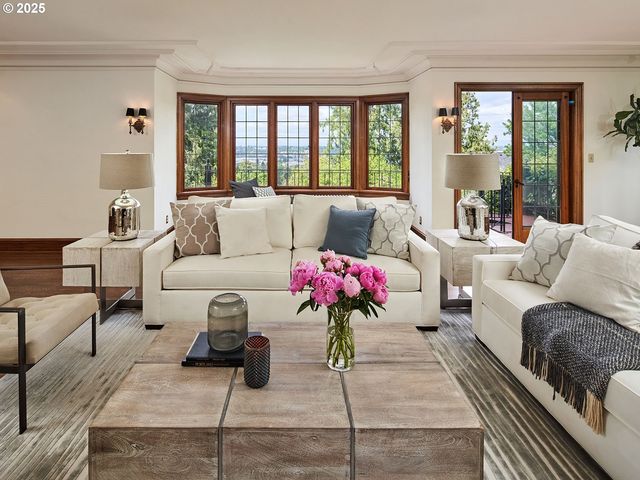 2611 Nw WESTOVER Rd, Portland, OR 97210