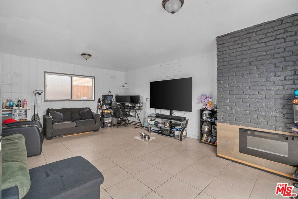 Image 11 of property listing at 3311 W 115th Street, Inglewood, CA 90303