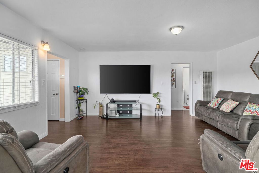 Image 2 of property listing at 3311 W 115th Street, Inglewood, CA 90303