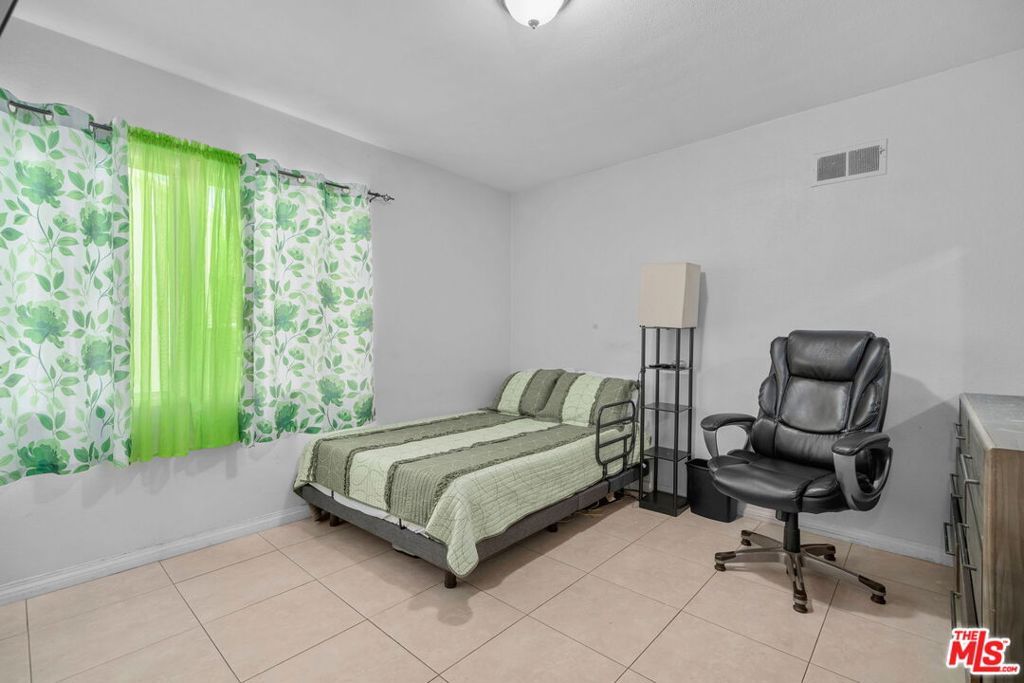 Image 5 of property listing at 3311 W 115th Street, Inglewood, CA 90303