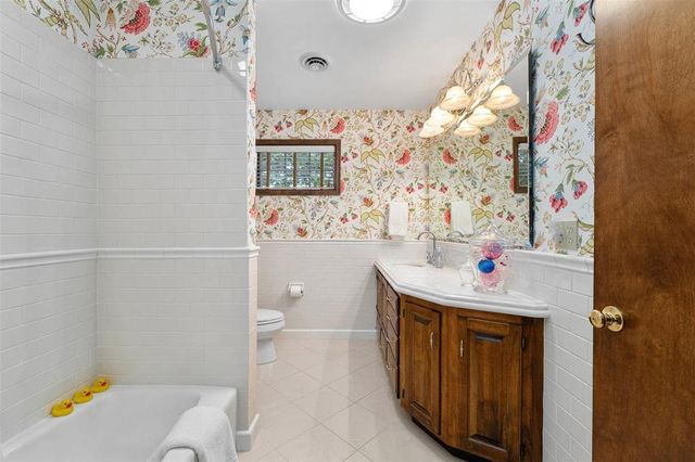 1418 White Pine Drive, Eau Claire, WI 54701